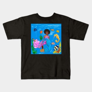 Mermaid and fish - Coco the Magical rainbow mermaid with brown eyes,  Afro hair in and caramel brown skin Kids T-Shirt